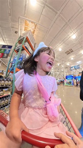 #shopping Chloe Looked Proud After Finally Scanning the Costco Card.