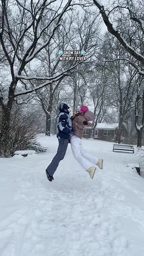 Witness Leah Gotti's Amazing Splits!