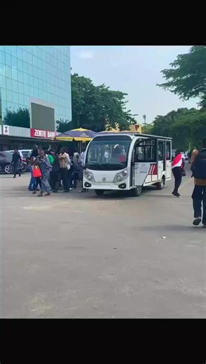 The struggle of students using electric shuttle in unilag #fyp #unilag #electricbus #viral