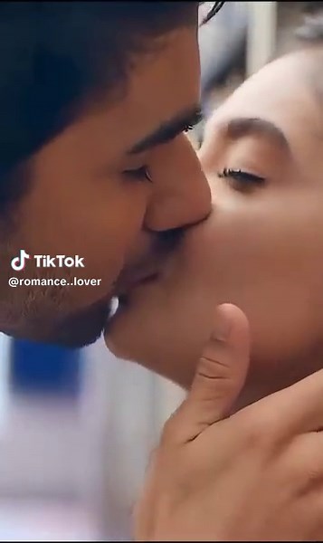 Romantic Kiss Moments to Cherish