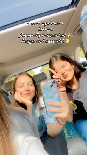 Shalini Singh on Instagram: "Ese hi sab apne bacho ko ghar pe chod ke golagappe khane gaadi me Jaya karenge 😂 #sisters #cousins #sistersquad #sisters❤️ #sisterlove❤️ #sisterhood #sistersquad #cousinlove💕 #success #successquotes #dailymemes #dailyreels #dailyquotes"