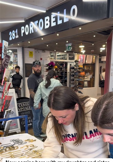 Portobello Road Market shopping guide — London visit with family