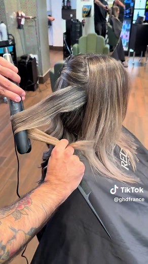 Boucle parfaite cheveux avec GHD Chronos