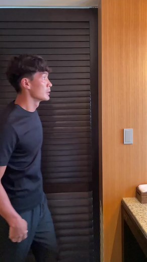 HALTENしてる？ 槙野流ヘアスタイルの作り方😊 ①髪を濡らす ②ヘアドライヤーで髪を乾かしつつ、ヘアセットの原型を作る ③HALTENジェルでヘアセット ④ヘアドライヤーで熱を伝えて、がっちりセット！完成！ ---------------- あなた流のヘアセットを教えてね✌️ #cosme #fasion #skincare #beauty #モテ肌モテ髪 #メンズモテコスメ #俺の髪は崩れない #ジェルならハルテン #HALTEN #HALTENJAPAN #HALTENkosmetik #生き方をスタイリングで変えていく #ヘアスタイル #ヘアセット #hair #ヘアジェル #ヘアカラー