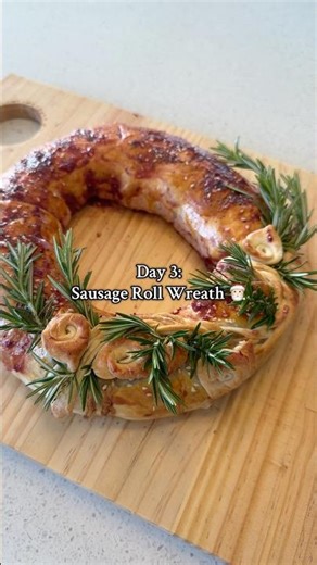 ⭐ Caramelised Onion & Herb Sausage Wreath (Easy Festive Centrepiece!)
