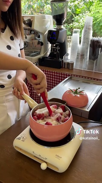 Homemade Strawberry Sauce Recipe for Desserts