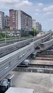 Experience the innovation as #Chongqing's monorail system revolutionizes urban transportation. With its remarkable ability to effortlessly and automatically switch tracks, the system guarantees swift and seamless journeys. #ChinaEngineering #ChinaTech | Xi's Moments