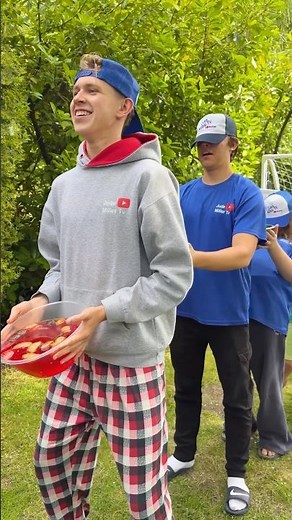 Can They Catch The Jelly? 😱😂