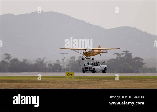 A Piper Cub aircraft performs a dramatic takeoff from a moving truck at Avalon Airshow, set against Geelong's scenic backdrop Stock Video Footage - Alamy