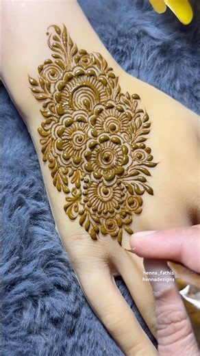 Beautiful Henna🌿 #henna #mehndi #mehndidesign #backhandmehndi #creativehenna #hennadesign #mehandi