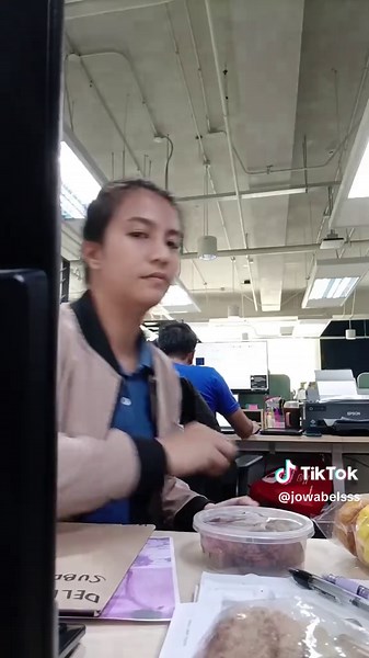 us doing this trend for his birthday 😆✌🏻 and mga gutom na yan sila. pre-lunch hunger hits! happy birthday Engr. @Mart Allister! #prank #forfunonly #officehumor #officelife #fyp