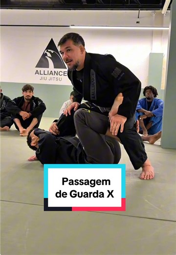 02.02 - Passagem de Guarda X Michael Langhi explora os conceitos da passagem da guarda X com detalhes para chegar ao 100kg de forma segura e eficiente. #bjj #bjjlifestyle #bjjtraining