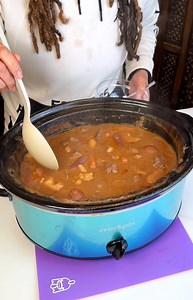 Easy meaty crockpot dinner. Jess made this tasty meaty crockpot at the Ryan R house. Is this someone you would feed your family? if you have any tips on improving the videos let us know. we are always open to tips. | Ryan R