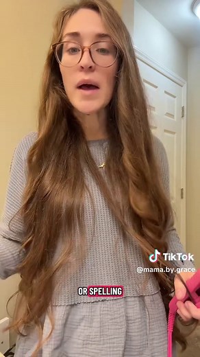 If I wanted to pull my kids out of school and start homeschooling tomorrow... these are 5 completely free online curriculums l'd consider first. ✨Khan Academy ✨Discovery K12 ✨Ambleside Online ✨Easy Peasy All-in-One Homeschool ✨Old Fashioned Homeschool If you want to just START, the easiest thing you can do is pick a free, all-in-one curriculum that lays it all out for you - no overthinking, no overwhelm. You can always customize and switch things up later, but starting with a simple plan helps y