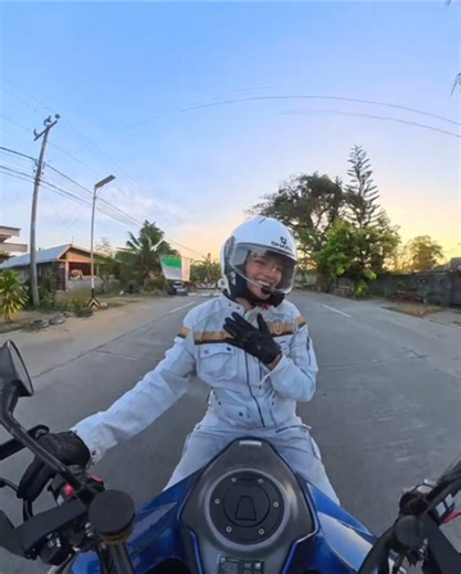 Normalize using Filipino songs daw — okay fine 🤷🏻‍♀️ HAHA but sunrise rides hit different. Goosebumps the whole time 🥹