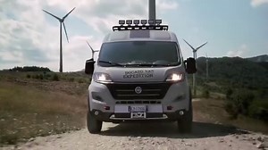 Le Fiat Ducato 4x4 Expedition est un van 4x4 aménagé qui fait très envie. ➡️ Créé par Fiat Professional en partenariat avec des aménageurs et des équipementiers, ce véhicule sert pour la promotion du porteur Fiat. Plus d'infos: https://goo.gl/z8Jg1F #campingcar #Motorhome #camper #campervan #autocaravana #autocaravane #vanlife | Vanlifemag