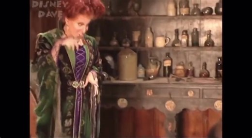 behind the scenes! #hocuspocus #bts #bette #kathy #sarah #foryoupage #foryou #fyp #halloween #behindthescenes | Hocus Pocus Halloween