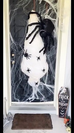 DIY Cocooned Corpse / Halloween DIY / Halloween Decor / Spooky Prop