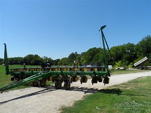 John Deere 7200 Conservation Max Emerge 2 Planter | Agriculture