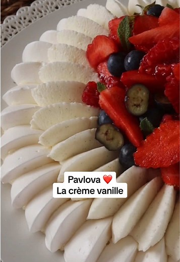 Recette de Pavlova aux Fruits Rouges : Crème Chantilly Mascarpone