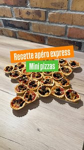 🍕 Mini pizzas express pour l’apéro 🍕 Recette ultra simple et rapide, parfaite pour régaler tout le monde à l’heure de l’apéro 😍 Vous aurez besoin de : 1 pâte à pizza ronde et fine Coulis de tomate Garniture au choix : bacon, thon, olives, saucisse Origan Mozzarella râpée (que je garde sous vide grâce au Be Save 🤭) ⬇️ La préparation : Je découpe la pâte avec un découpoir de 6 cm (découpoir cannelé, issu d’un lot de 9). Je dépose les disques de pâte dans le moule 30 minutes tartelettes, puis j