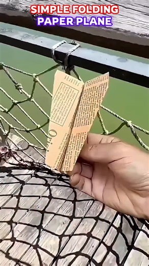 How to Make a Simple Folding Paper Plane ✈️ |