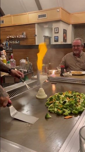 Unbelievable Hibachi Fire Performance: Chef Dominates the Flames! 🔥#shorts #hibachi #hibachigrill
