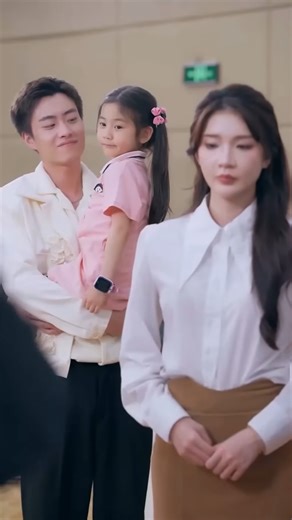 Pa2.. Cuatro hombres poderosos adoptan a una niña… y su llegada lo cambia todo #ValeLaPena | Jacky exe - Gym Prank