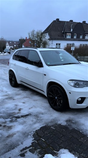 Understanding the BMW X5 E70: Features and Specs