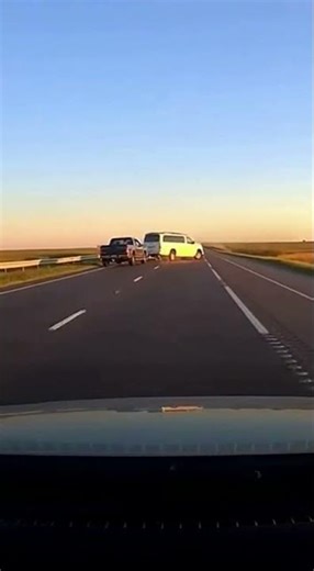 A Trailer Breaks Free… Physics Chooses the Survivor #dashcam #trailer