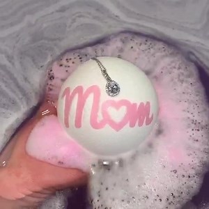 621K views · 2.7K reactions | [ퟰퟴ 헛헢헨헥헦]  Up to 40% OFF SITEWIDE!  Plus, perfect Mother's Day gifts under $25! Order now & get FREE Shipping with orders over $50! ❤  Find surprise jewelry in every item!  Over 50,000 5-star customer reviews  @lush4lush | Charmed Aroma | Facebook