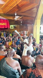 A historic moment at Manhyia Palace as Okomfo Anokye Boakye II, Agonamanhene and longtime confidant of Otumfuo Osei Tutu II, formally swears the Oath of Allegiance before the Asantehene. #fyp #thepalaceview #manhyiapalace #komfoanokye #agona