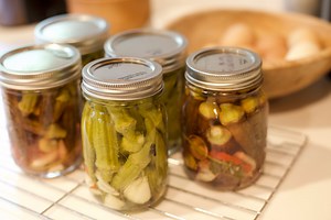 Easiest Pickled Okra Recipe (5 Min Steam Canning) — Anne of All Trades