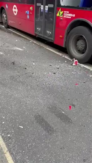 Bus crash that happened this morning in central London 6 people we're injured. | London & UK Street News