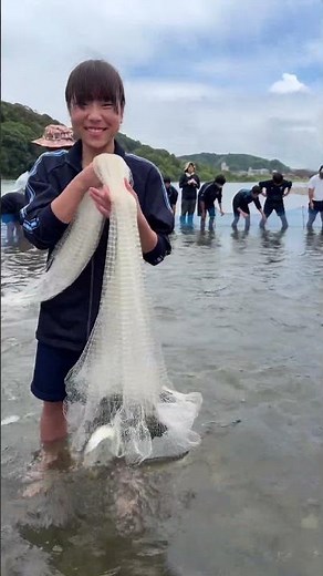 見事な投網に歓声！四万十川でアユ漁体験