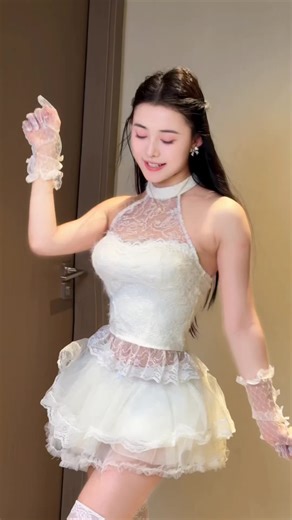 acrobatic (@acrobatic_power)’s videos with Thotiana (feat. Cardi B, YG) [Remix] - Blueface