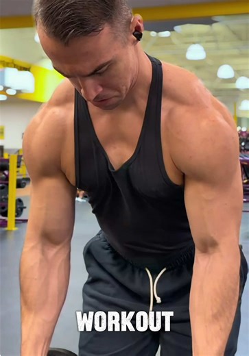 🧍Standing Dumbbell Bent Over Flys 💪 Excellent workout for targeting your rear delts, rhomboids, and upper back for balanced shoulder development and posture support. — 1️⃣ Choose light to moderate dumbbells. Start lighter to master form, rear delts respond better to control than heavy loading. 2️⃣ Hinge at the hips until your torso is nearly parallel to the floor. Keep a neutral spine (flat back, not rounded). 3️⃣ Slight bend in your knees and elbows, maintain that bend throughout the movement