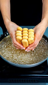 513K views · 1K reactions | Vergessen Sie schwierige Rezepte! Dessert ohne Backen, fertig in 5 Minuten Zutaten: Löffelbiskuits: 300 g Butter: 100 g Zucker: 50 g Kakao: 40 g Wasser: 50 ml Eigelb: 2 St Zucker: 30 g Stärke: 50 g Milch: 200 ml Milch: 600 ml Löffelbiskuits: 100 g Kakao: 20 g dunkle Schokolade: 100 g Schlagsahne: 40 ml | Cookrate - Deutschland | Facebook