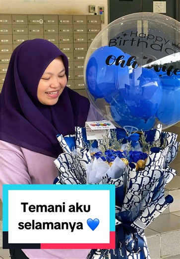 Happy Birthday Puan Nina 💙 LET’S CELEBRATE & SURPRISE THEM by showering them with flowers and exclusive gifts from #nancyfancygiftshop ❤️❤️❤️ 📣 𝐍𝐀𝐊 𝐂𝐀𝐑𝐈 DECORATION @ 𝐇𝐀𝐃𝐈𝐀𝐇 𝐅𝐑𝐄𝐒𝐇 𝐅𝐋𝐎𝐖𝐄𝐑 @ BOUQUET @ HAMPER 𝐋𝐀𝐒𝐓 𝐌𝐈𝐍𝐔𝐓𝐄 𝐃𝐀𝐇 𝐓𝐀𝐊𝐃𝐄 𝐌𝐀𝐒𝐀𝐋𝐀𝐇❗️ 📍Address: Nancy Fancy Gift Shop No 7, Jalan Nibong 10, Taman Daya, 81100 Johor Bahru, Johor. Operation hour: 10am-7pm PM, Tekan je link bawah ni ⤵️ http://www.wasap.my/60105662533/orderbouquet “Ciptakan 𝐇𝐚𝐫𝐢