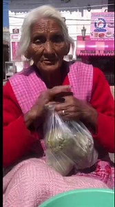 45K views · 2.5K reactions | A veces solo se necesita un poquito para hacer feliz a alguien.caminando Por San Cristobal le compramos todos sus chayoyes a una persona de la tercera edad. | Viajero Chiapanosky | Facebook