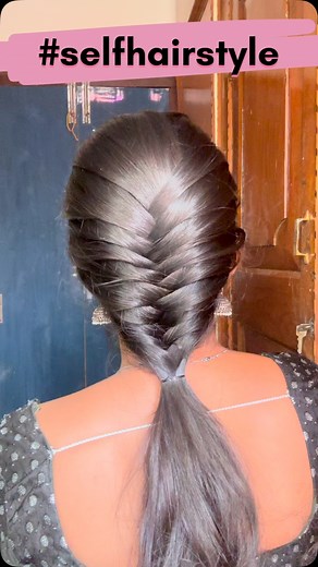Bharathi_0404 on Instagram: "French Braid 🤍 #frenchbraid #hairstylist #selfhairstyle #hairdo #feativehairstyles #2025 #simplehairstyles #bharathi_0404"