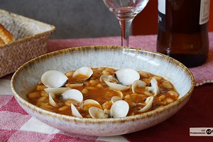 Receta de almejas con alubias, una cazuela marinera irresistible y fácil