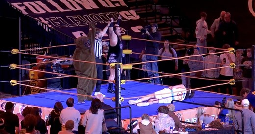 FOX 17's Andy Curtis gets in the ring for GR Gold's 'Flint Tropics Night'