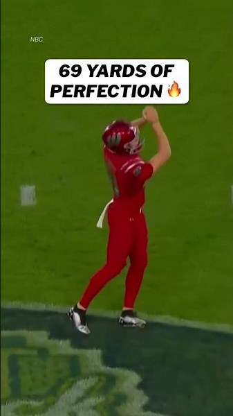 What a punt from Wisconsin’s Sean West 😮‍💨