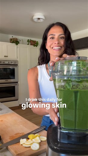 Kimberly Snyder on Instagram: "I’ve been drinking the same smoothie every morning for 15 years because it transformed my skin and health holistically. Comment “GREEN” if you’d like me to send you the recipe ☺️🥬💌 There’s an intelligence in whole foods that always outperforms man made treatments. Spirulina, chlorella, and leafy greens work with your body to alkalize, detoxify, and nourish at a cellular level. Ayurveda teaches that when you consume foods in their whole form, you’re supporting the