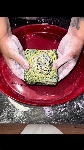 I love pasted thins! 😮‍💨🤤 I need new colors though lol #chalktok #gymchalkasmr #viral #chalkcrushing #asmr