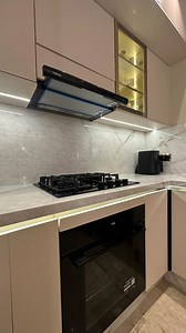 Avant et après la rénovation d’une cuisine équipée moderne en Mdf de la marque ALVIC et plan de travail en ASCAL 🤎🤎#cuisineequipee #cuisinemoderne #astucecuisine #cuisine #accesoirecuisine | Arnoss design