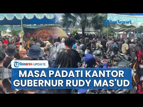 Movement of the Demonstration Masses to the Office of the Governor of East Kalimantan, Rudy Mas'u...