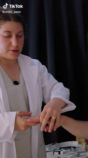 Up or down? #sensory #asmr #asmrexam #asmrmedical #asmrforu #asmrfyp #fypa #asmrsleep #satisfying #relaxing #calming #sleep #sleepaid #chilibasmr