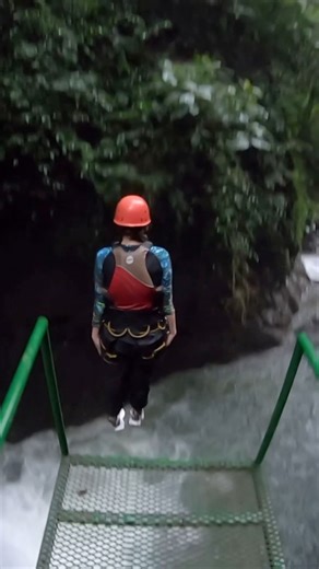 Would you do this?!!! Jumping from 40ft into a waterfall AND rappeling through them?! If you wanna come do awesome things like this in Costa Rica—- Check out all the G Adventure tours they have on their Cyber Sale!—- https://shorturl.at/hrOY7 #waterfalljump #costarica #lafortuna #adventureactivity #canyoning #sponsored | Tabitha Lipkin